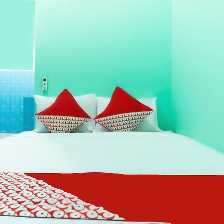 Oyo 3095 Semarapura Homestay Makassar Exteriör bild