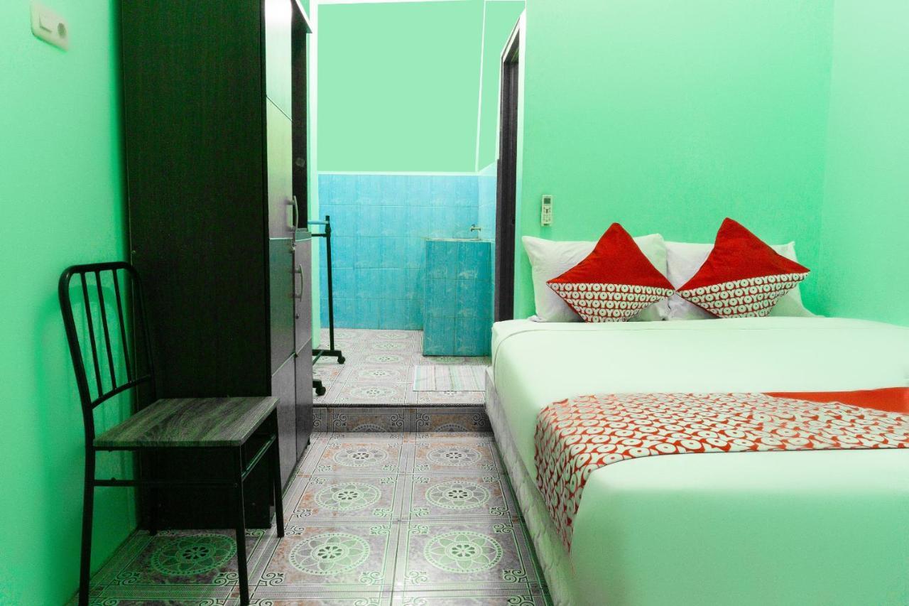 Oyo 3095 Semarapura Homestay Makassar Exteriör bild