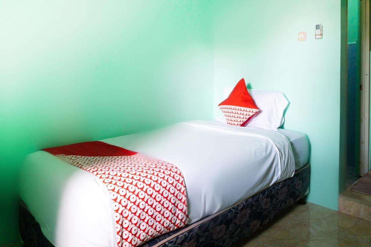 Oyo 3095 Semarapura Homestay Makassar Exteriör bild