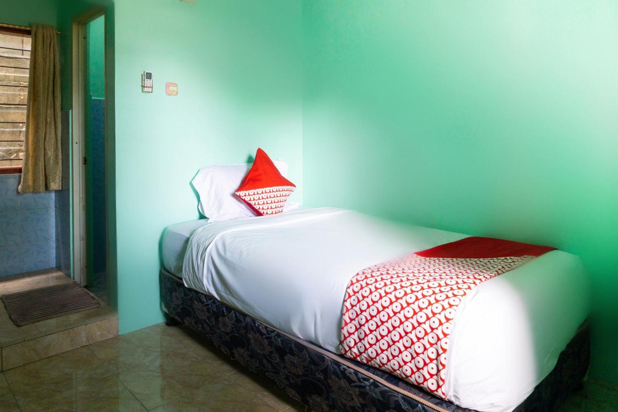 Oyo 3095 Semarapura Homestay Makassar Exteriör bild