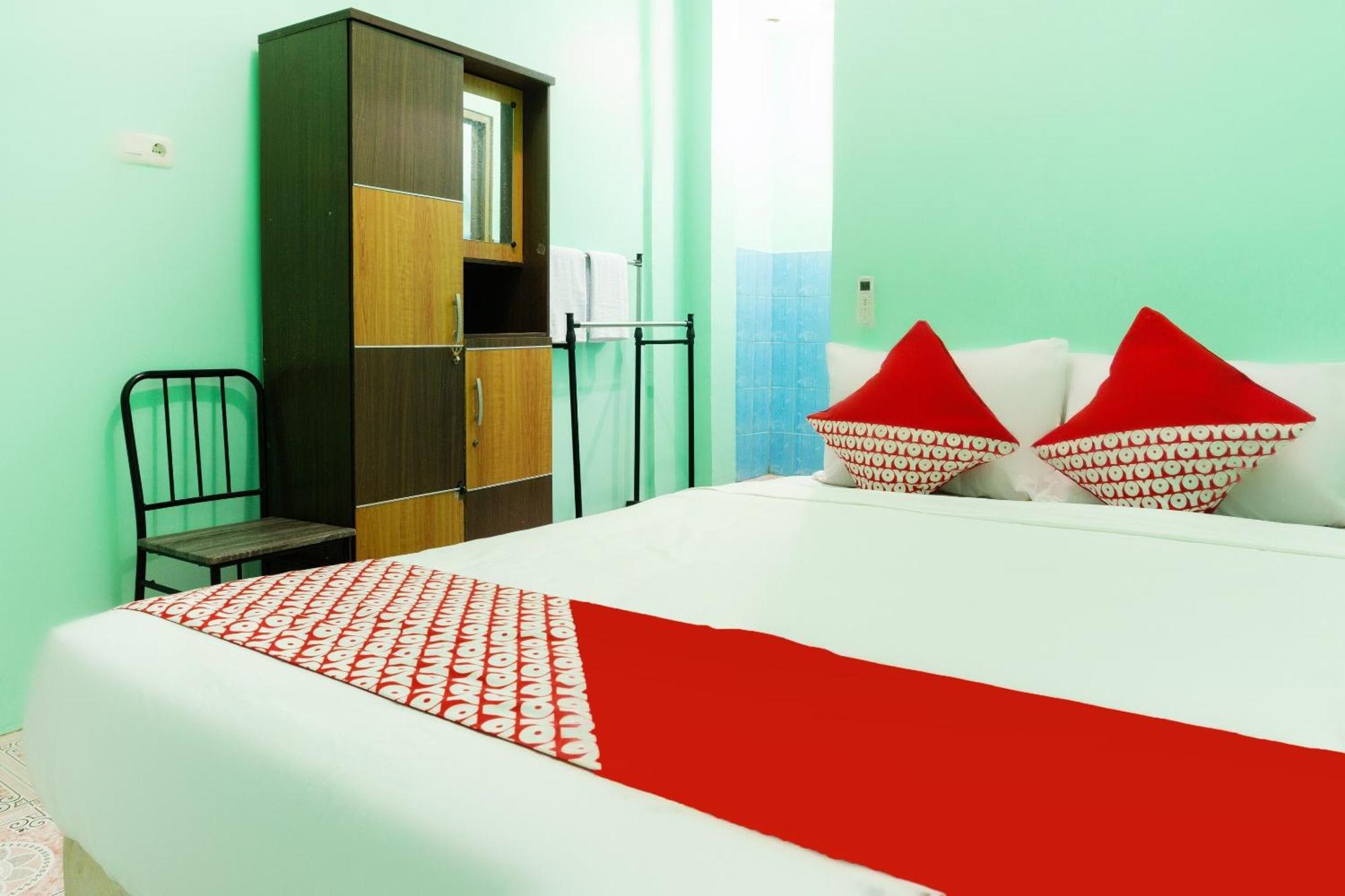 Oyo 3095 Semarapura Homestay Makassar Exteriör bild