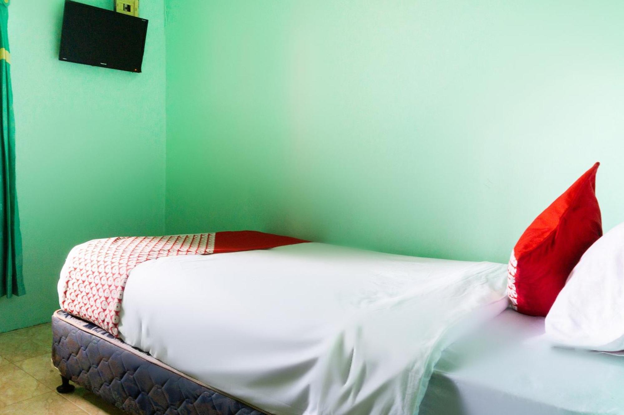 Oyo 3095 Semarapura Homestay Makassar Exteriör bild