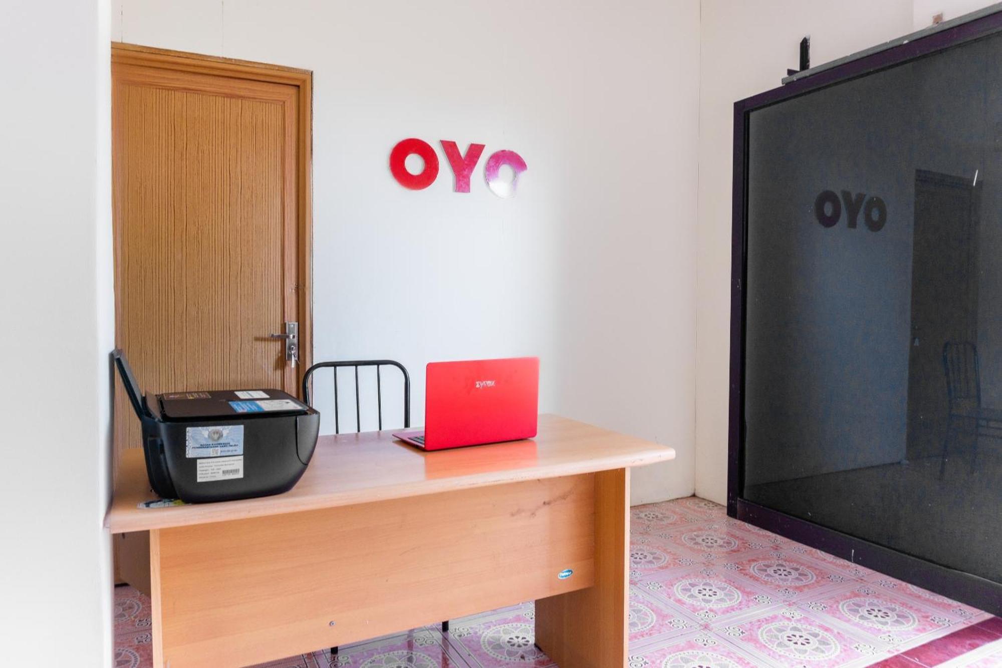 Oyo 3095 Semarapura Homestay Makassar Exteriör bild